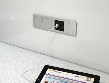 Электроустановочный модуль со сдвигаемой крышкой VersaHIT MONO (2 USB 5V, матовый черный)